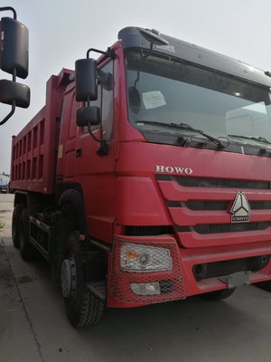 Σινοτρούκ HOWO Τροχαία απορριμμάτων βαρέα φορτηγά πέταξης 5800*2300*1500mm με κατανάλωση
