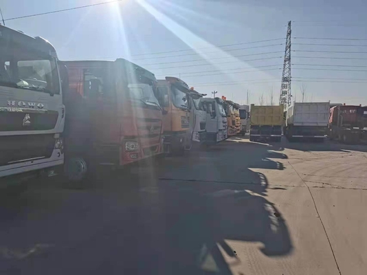 Τύπος απορρίψεως Στυλ ανύψωσης εμπρός Τροχαίο απορρίψεως 6*4 8*4 για τις απαιτήσεις σας